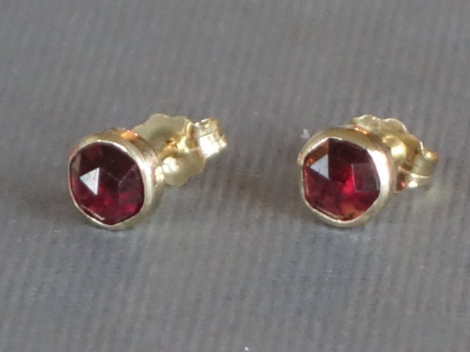 Garnet Studs, 14k gold studs, Garnet post Earrings, January Birthstone Earrings, Bezel Set Garnet Earrings, Red Studs, Rosecut