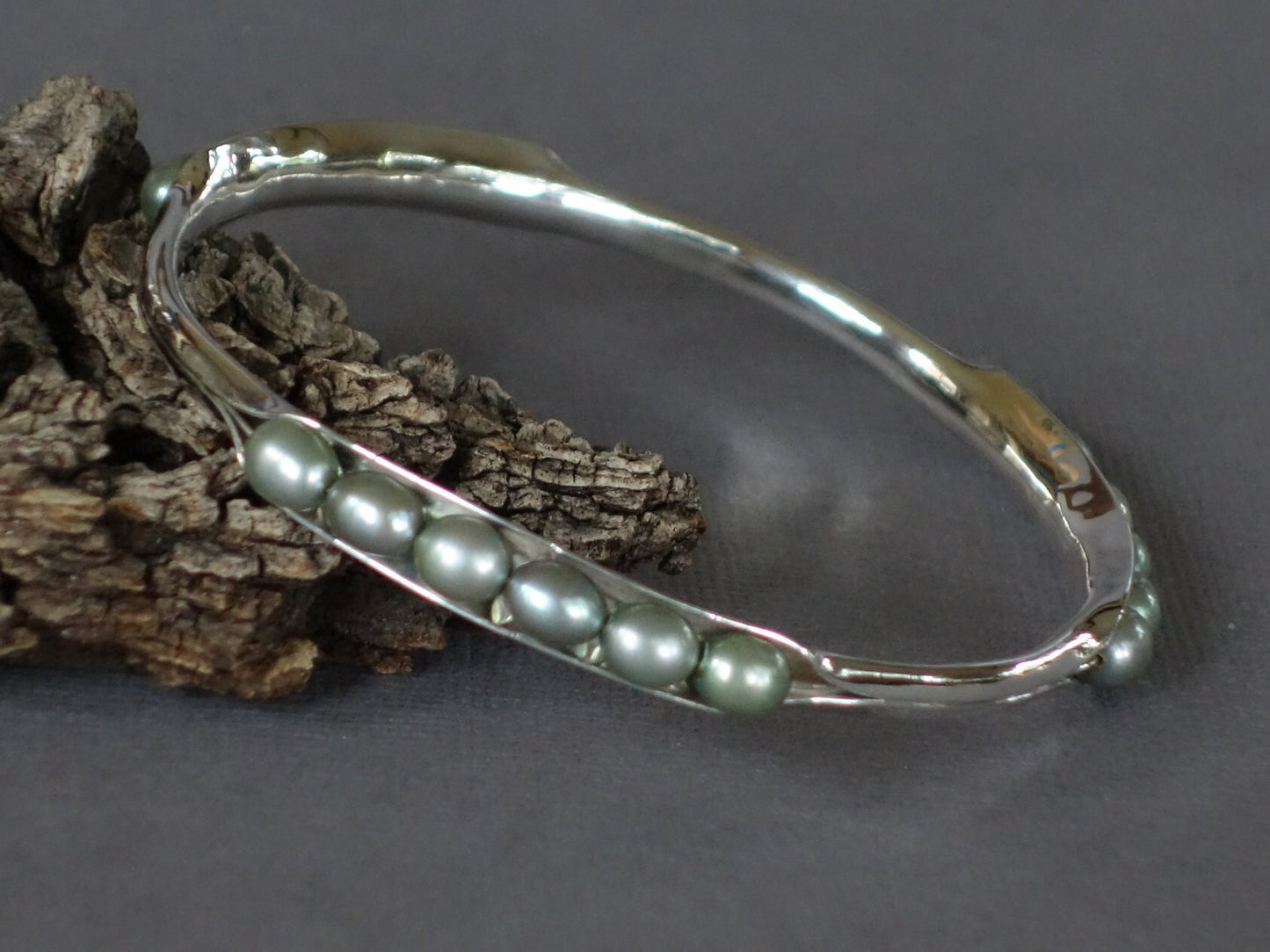 Pearl Bracelet, Bridal Bracelet, Green Pearl Bracelet, Anticlastic bangle, Silver Bangle, Smooth Bangle