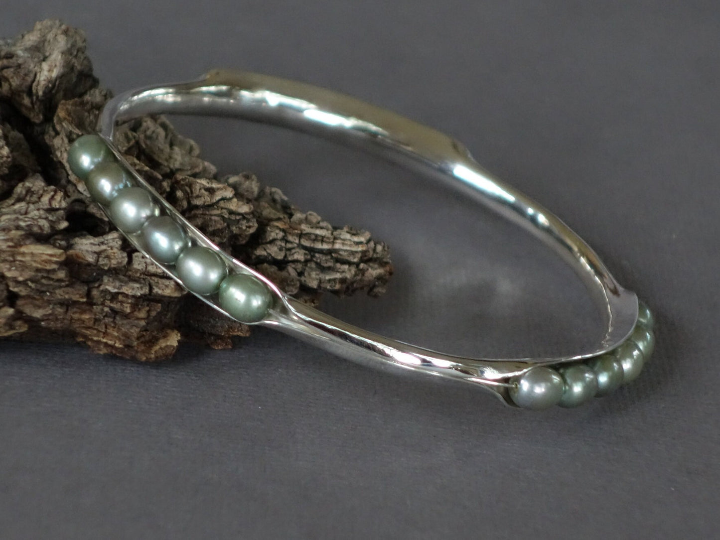 Pearl Bracelet, Bridal Bracelet, Green Pearl Bracelet, Anticlastic bangle, Silver Bangle, Smooth Bangle