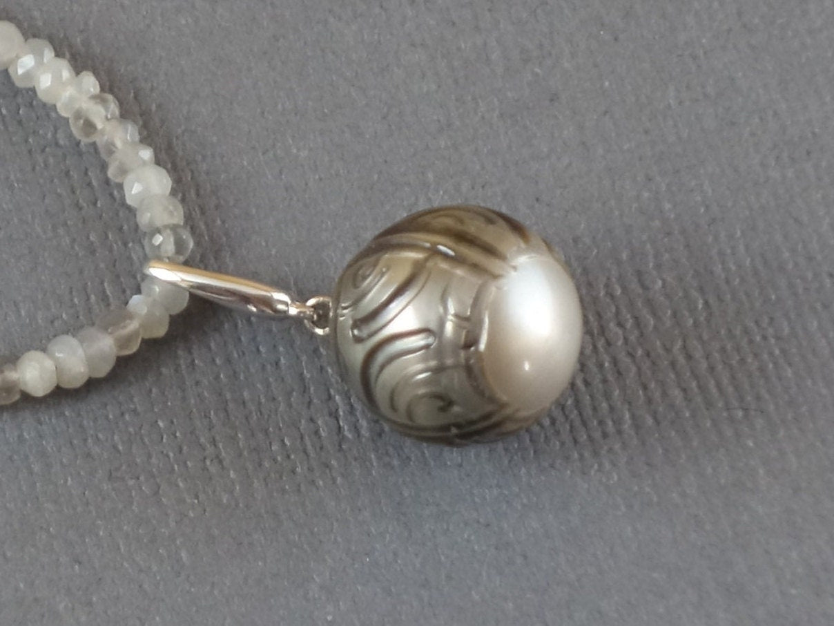 Tahitian Pearl Pendant, Carved Tahitian Pearl Pendant, 14k gold Pearl Pendant, Pearl Charm Pendant, Removable Pearl Pendant