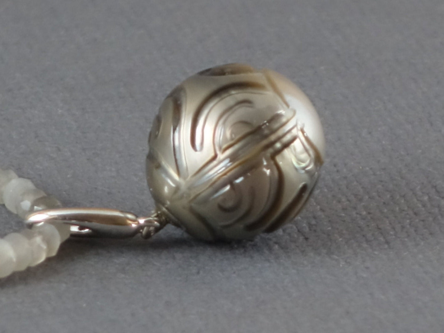 Tahitian Pearl Pendant, Carved Tahitian Pearl Pendant, 14k gold Pearl Pendant, Pearl Charm Pendant, Removable Pearl Pendant