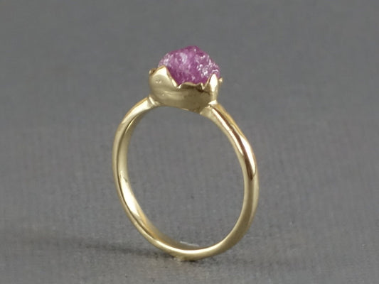 Raw Sapphire Ring, Raw Pink Sapphire Ring, Gold Sapphire Ring, Raw Pink Sapphire and Gold Ring, Uncut Sapphire Ring, Uncut Gemstone ring