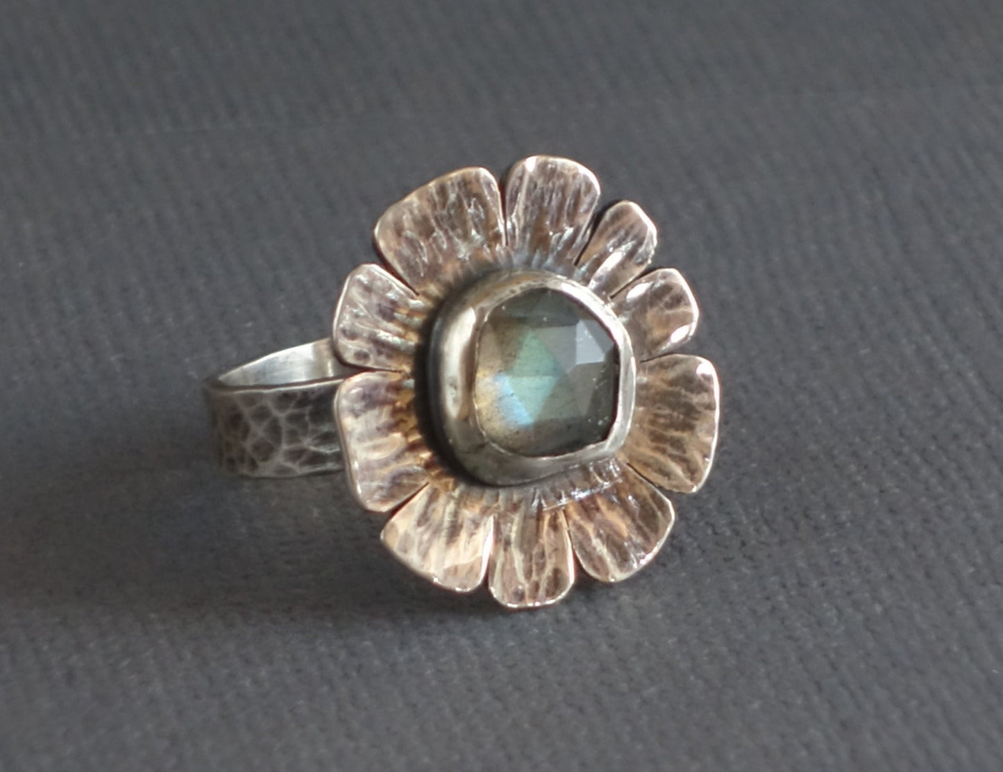 Labradorite Ring, Flower Ring, Labradorite Silver Ring, pretty Labradorite Ring