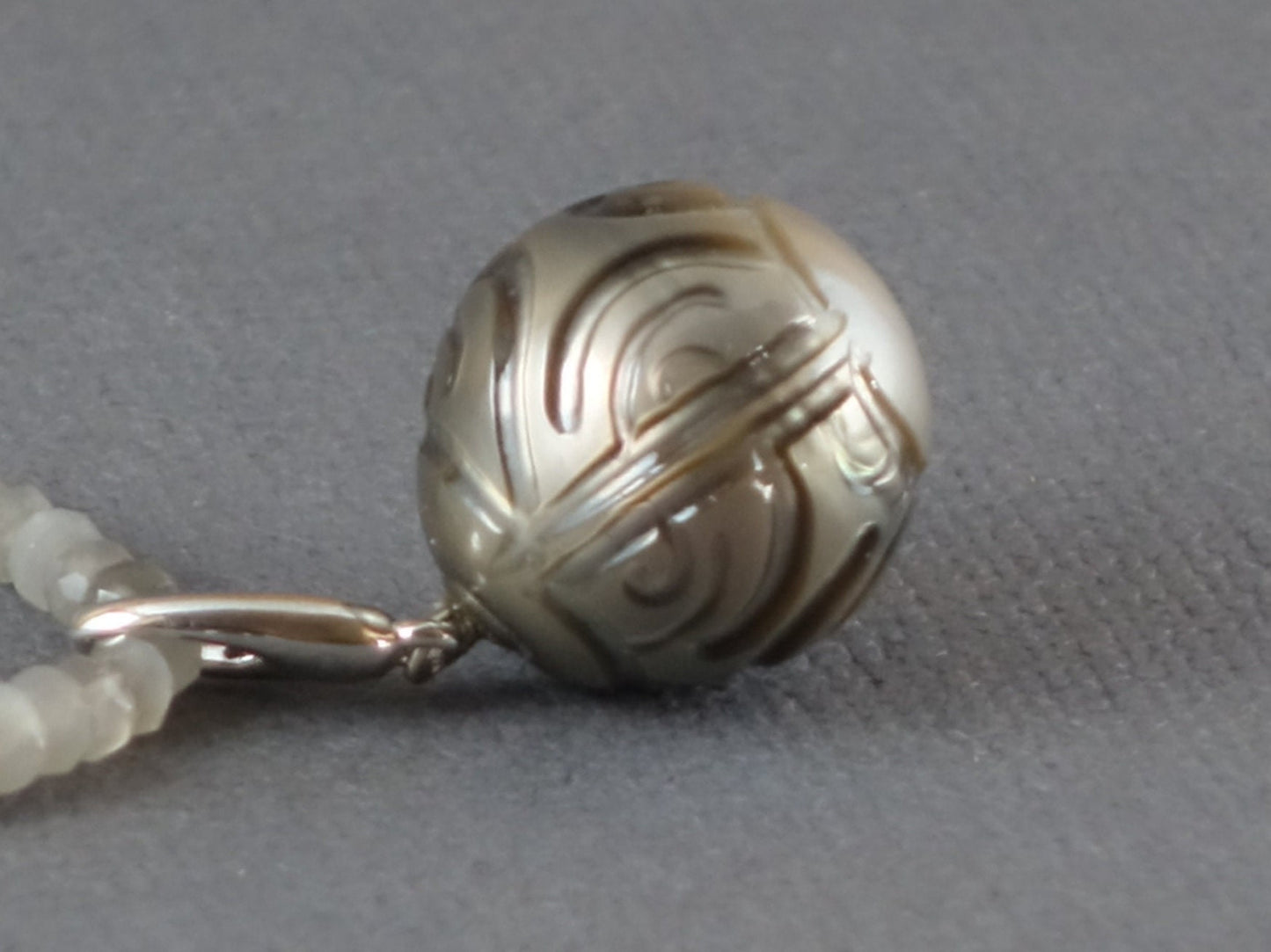 Tahitian Pearl Pendant, Carved Tahitian Pearl Pendant,  14k gold Pearl Pendant, Pearl Charm Pendant, Removable Pearl Pendant